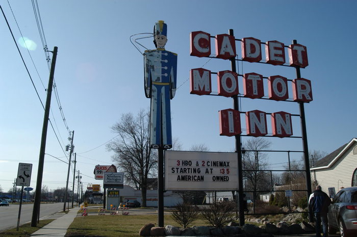 Cadet Motor Inn - 2004 Photo (newer photo)